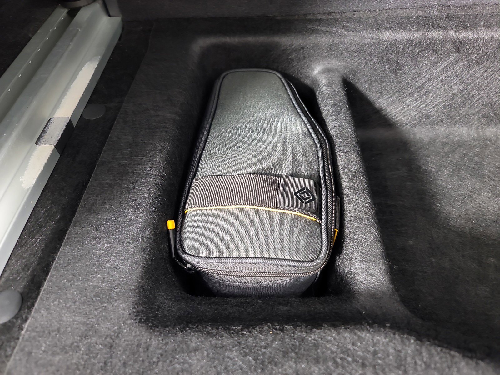 Used 2024 Rivian R1S Adventure AWD/4WD image 34