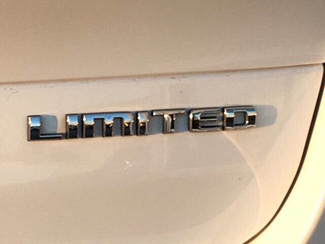 Used 2023 Jeep Grand Cherokee L Limited w/ Luxury Tech Group II image 10