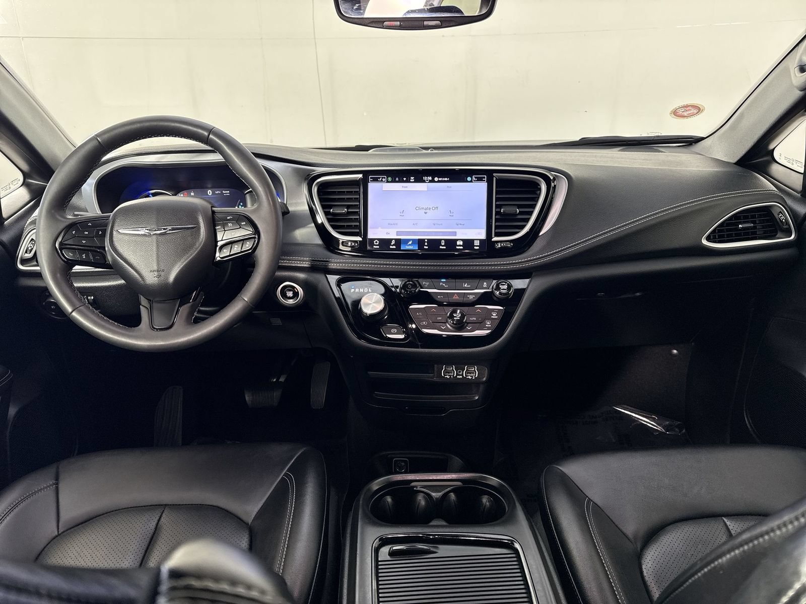 Used 2024 Chrysler Pacifica Limited FWD image 23