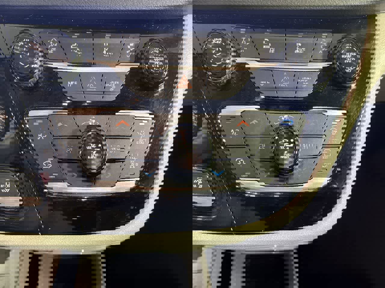 Used 2024 Chrysler Pacifica Touring-L image 20