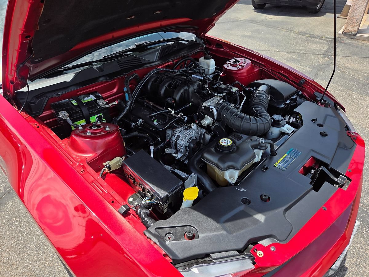 Used 2010 Ford Mustang Premium RWD image 39