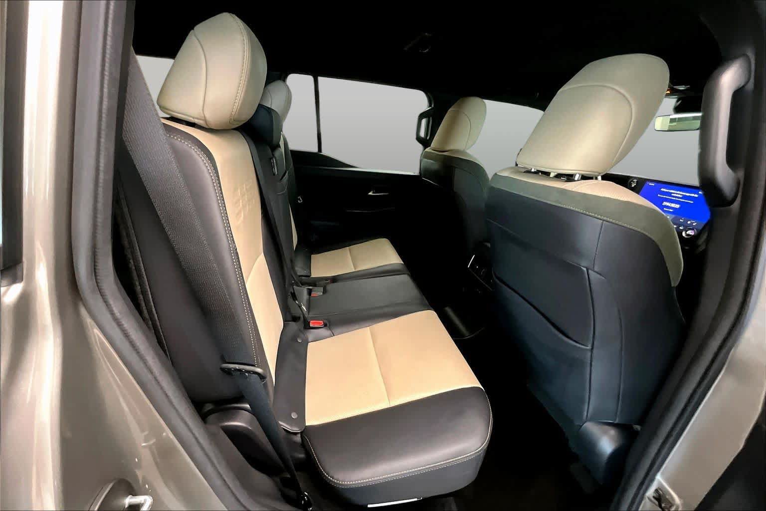 Used 2024 Lexus GX 550 AWD/4WD image 19
