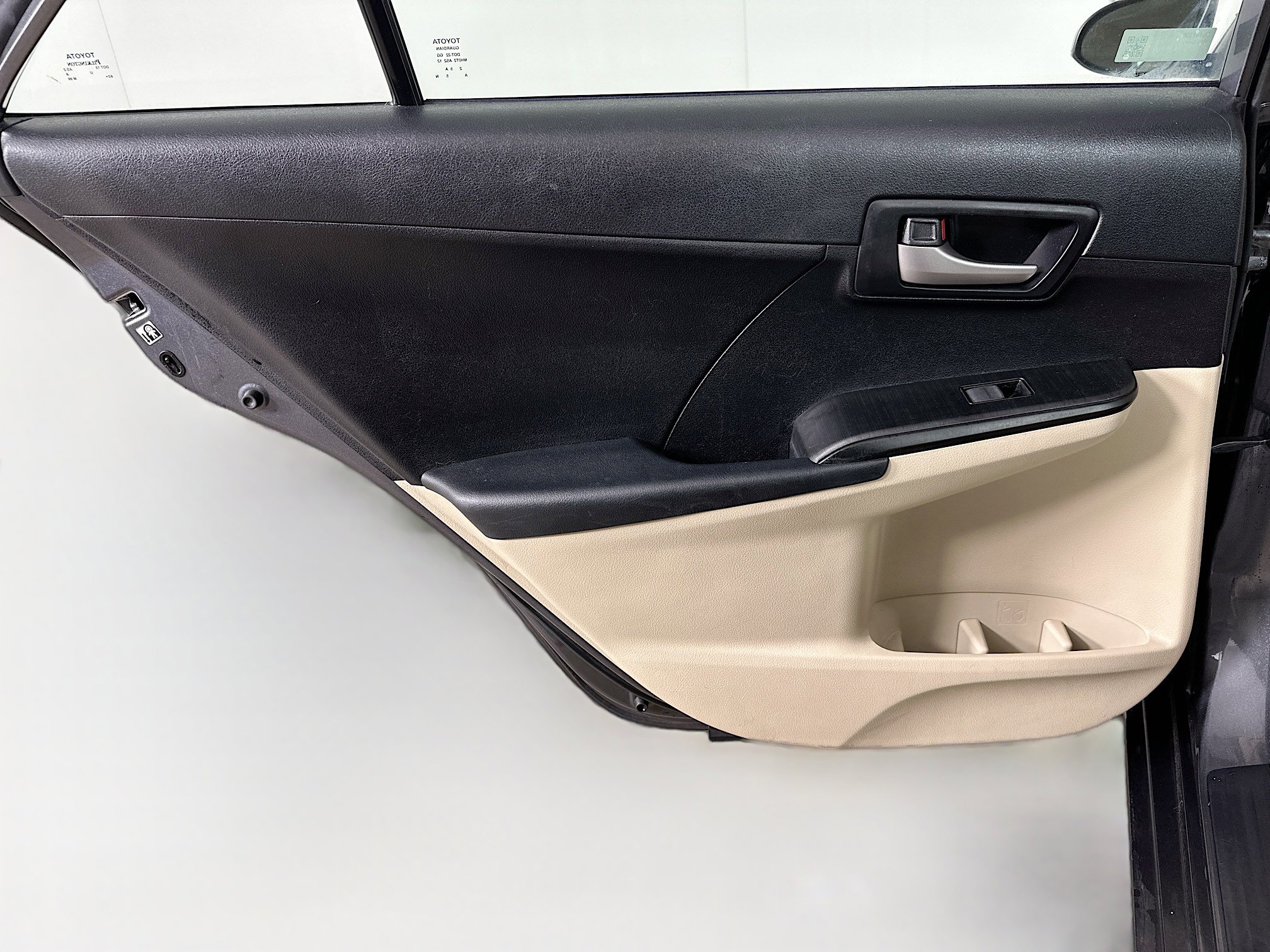 Used 2012 Toyota Camry LE image 24