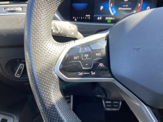 Certified 2022 Volkswagen Tiguan SE R-Line image 18