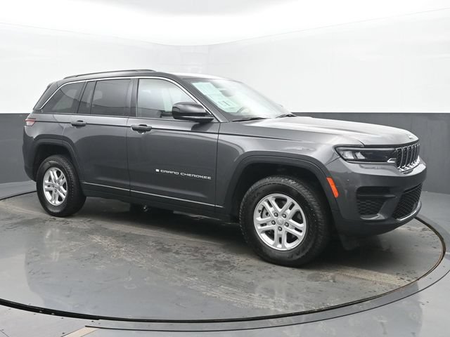 Used 2024 Jeep Grand Cherokee Laredo AWD/4WD image 7