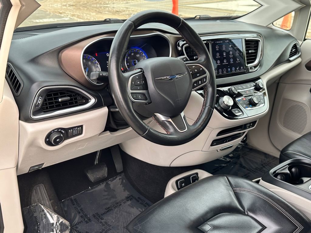 Used 2018 Chrysler Pacifica Touring-L Plus w/ Advanced Safetytec Group FWD image 24