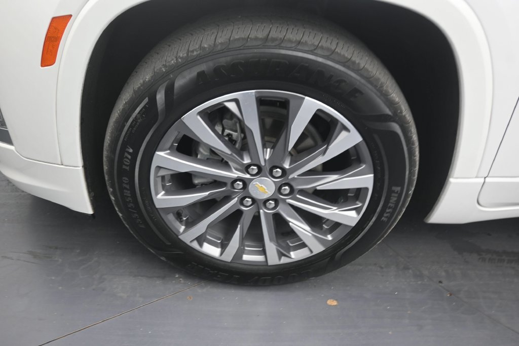 Used 2022 Chevrolet Traverse Premier FWD image 9