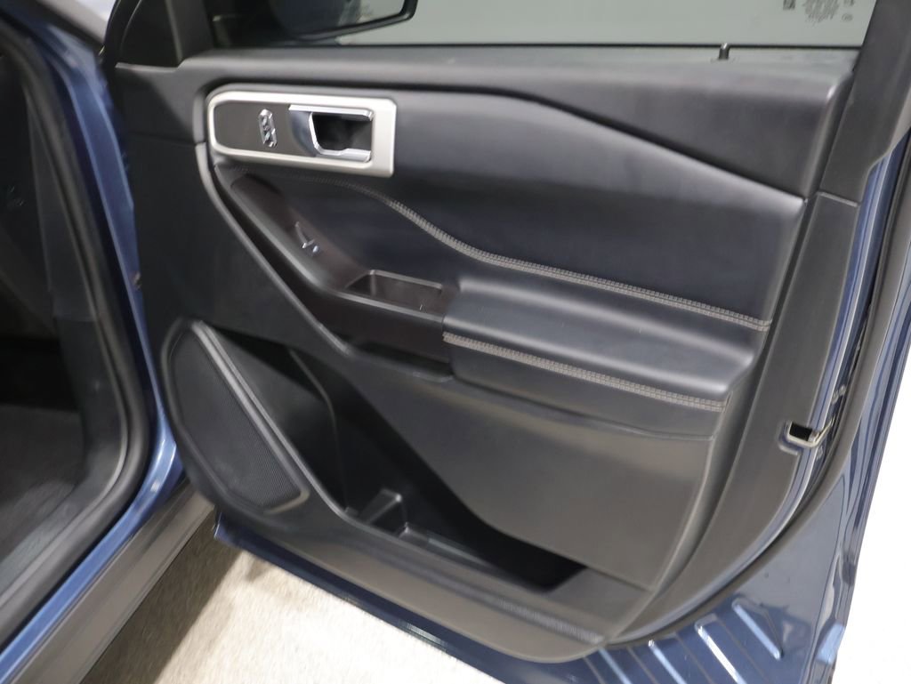 Used 2020 Ford Explorer XLT w/ Equipment Group 202A AWD/4WD image 28