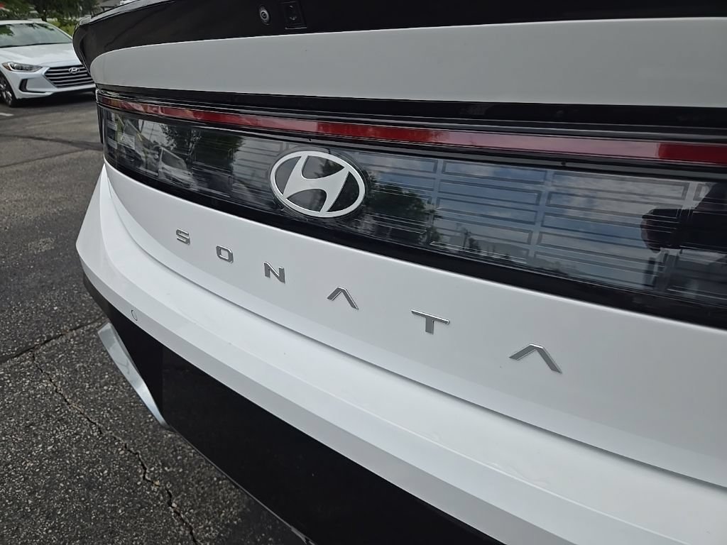 Certified 2025 Hyundai Sonata Limited FWD image 13