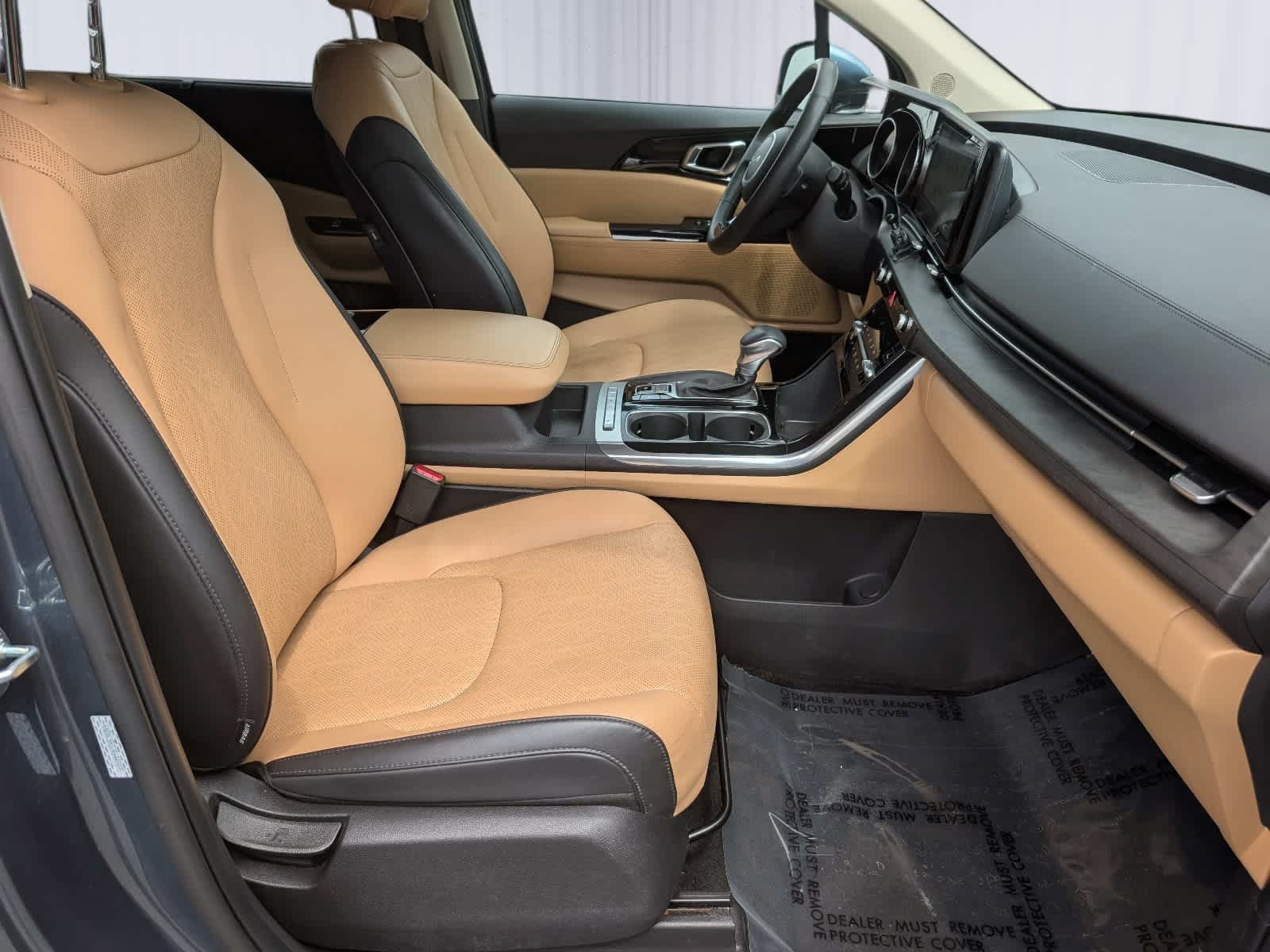 Used 2024 Kia Carnival EX FWD image 10