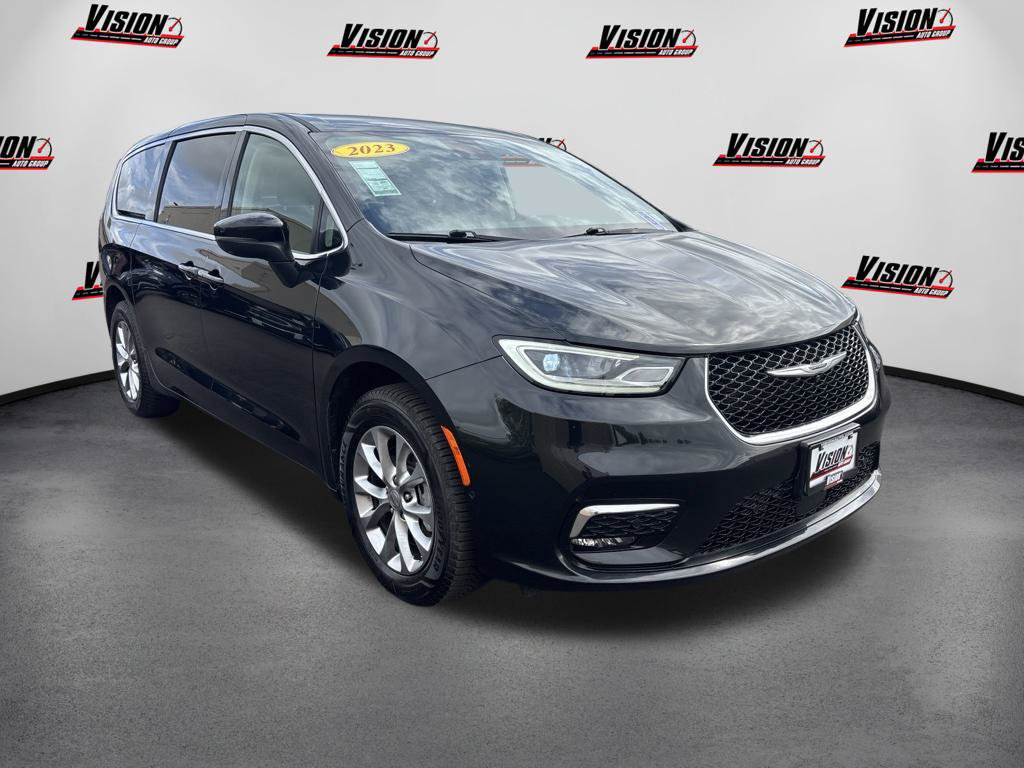Used 2023 Chrysler Pacifica Touring-L AWD/4WD image 7