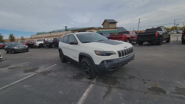 Used 2019 Jeep Cherokee Trailhawk AWD/4WD image 1
