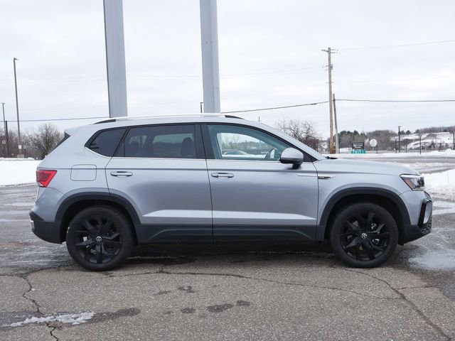 Certified 2023 Volkswagen Taos SE w/ Black Wheel Package image 8