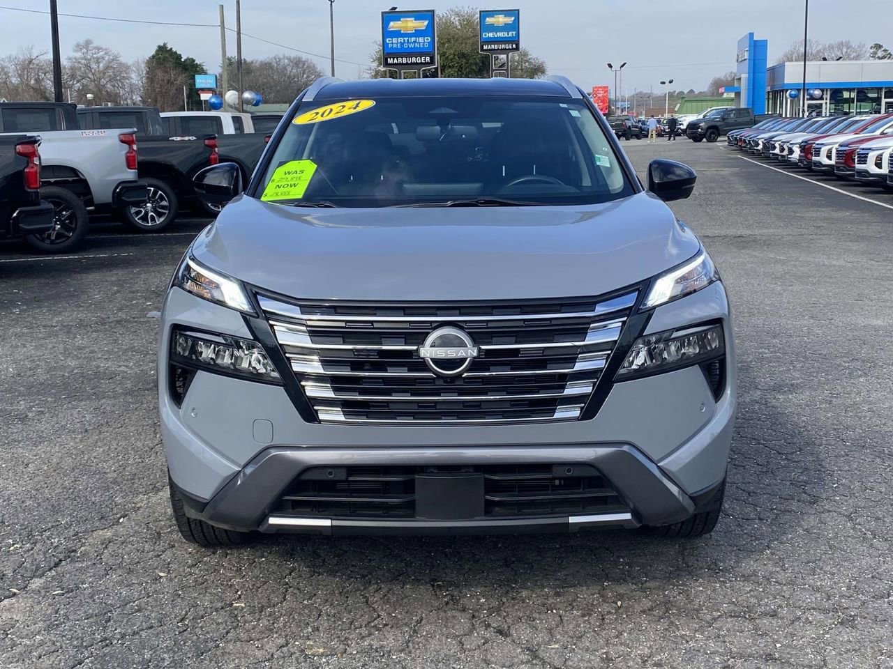 Used 2024 Nissan Rogue SL image 2