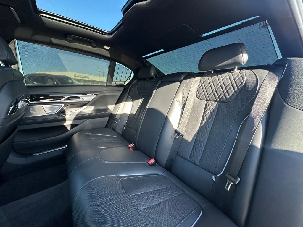 Used 2020 BMW 750i xDrive w/ Executive Package AWD/4WD image 22
