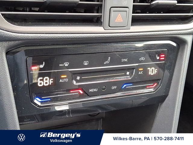 Used 2025 Volkswagen Taos SE AWD/4WD image 19