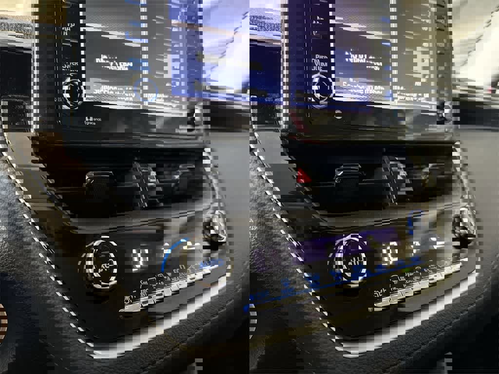 Used 2022 Toyota Corolla Cross LE image 20