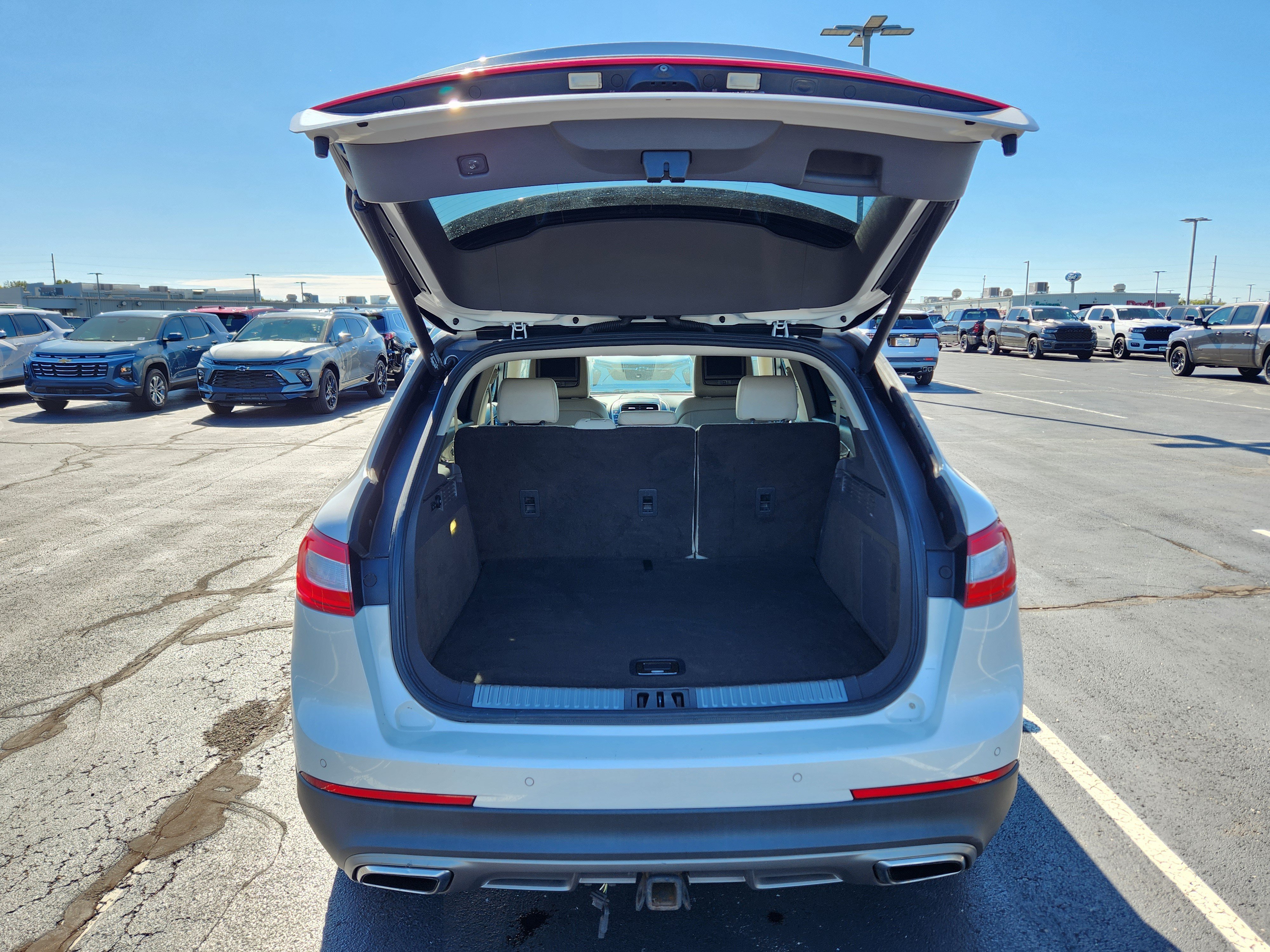 Used 2016 Lincoln MKX Select w/ Select Plus Package FWD image 10
