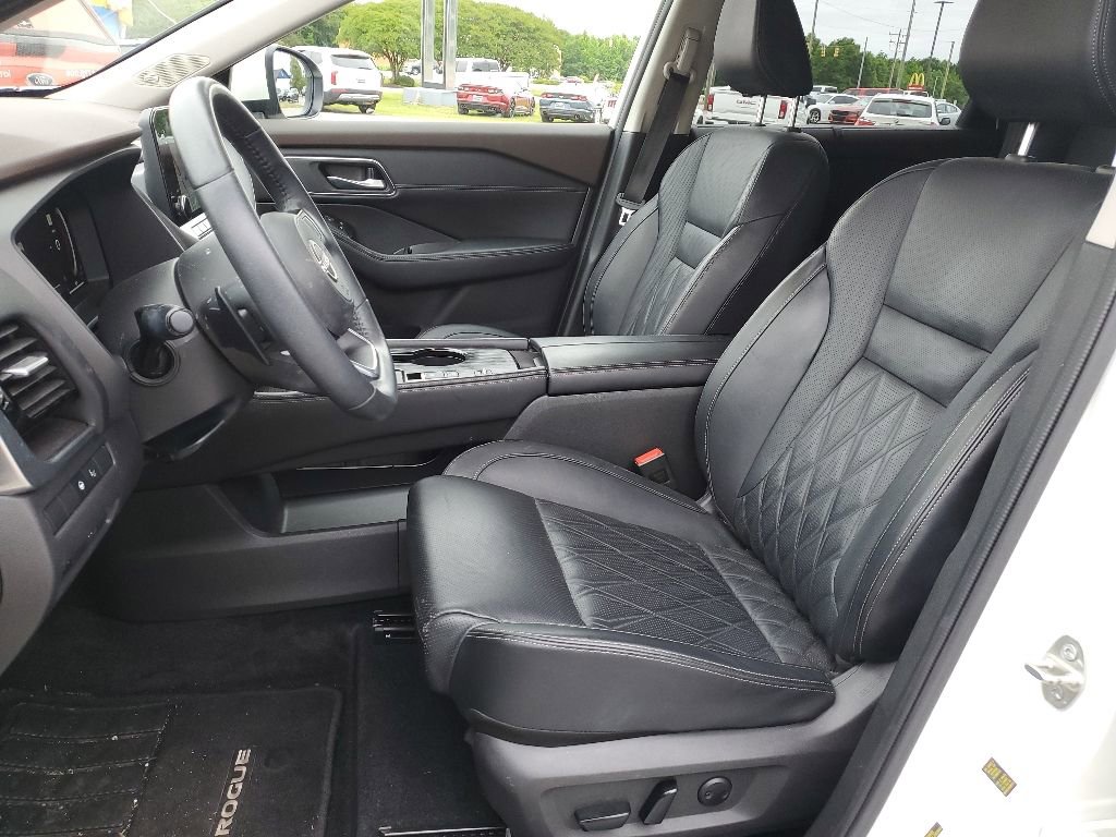 Used 2023 Nissan Rogue Platinum w/ Platinum Premium Package FWD image 6