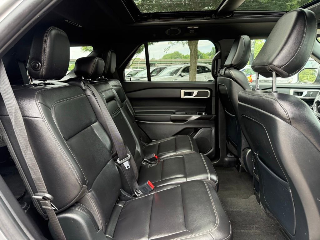 Used 2020 Ford Explorer XLT w/ Equipment Group 202A AWD/4WD image 29