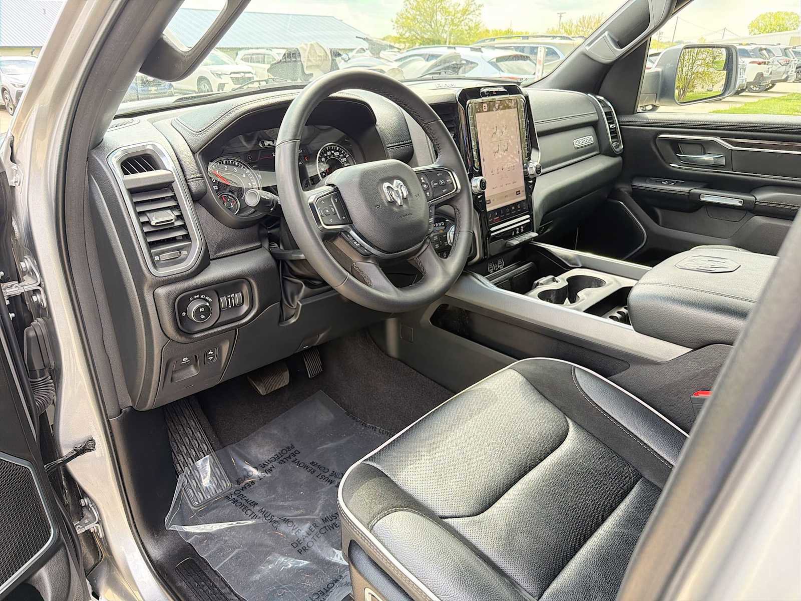 Used 2025 RAM 1500 Laramie AWD/4WD image 2