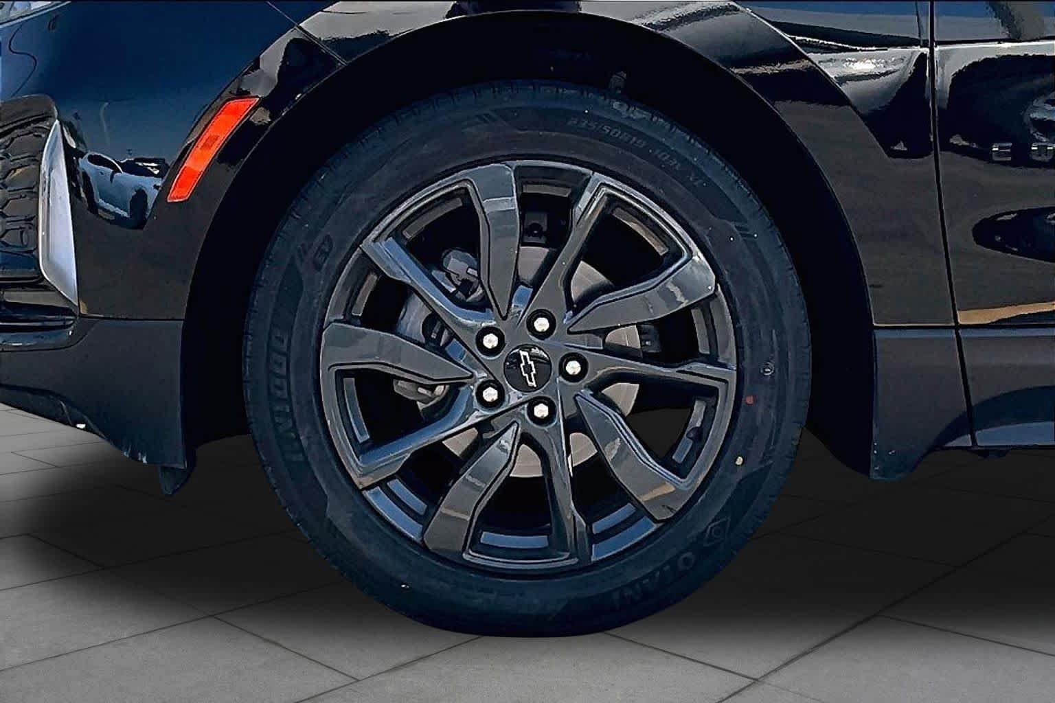 Used 2023 Chevrolet Equinox RS FWD image 10