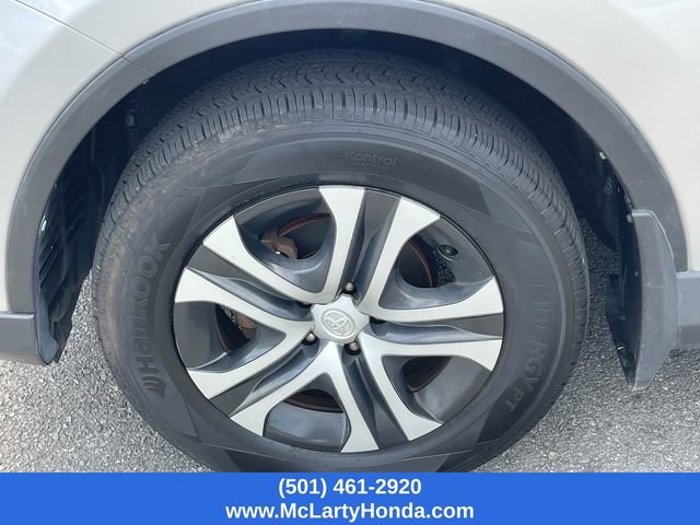 Used 2018 Toyota RAV4 LE FWD image 18