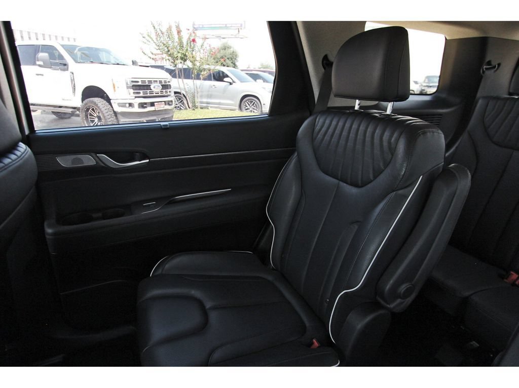 Used 2023 Hyundai Palisade Limited FWD image 11