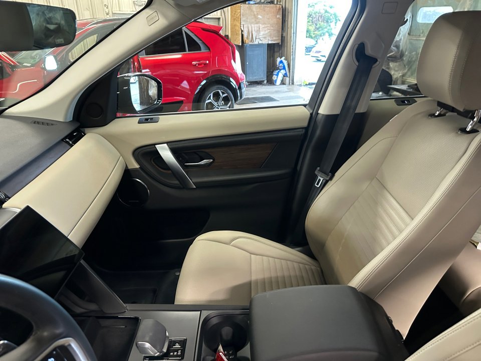 Used 2024 Land Rover Discovery Sport S image 32