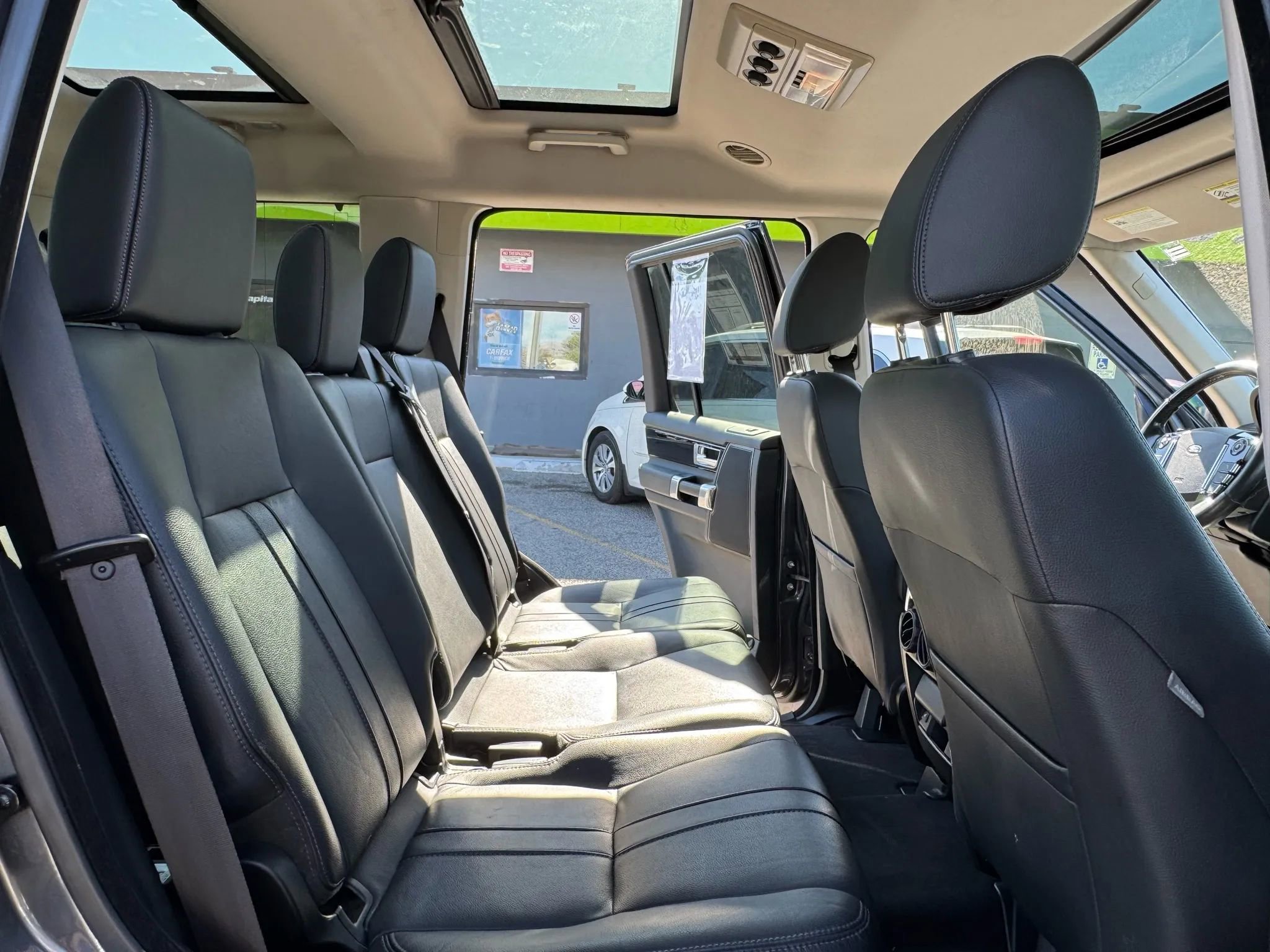 Used 2015 Land Rover LR4 HSE image 19