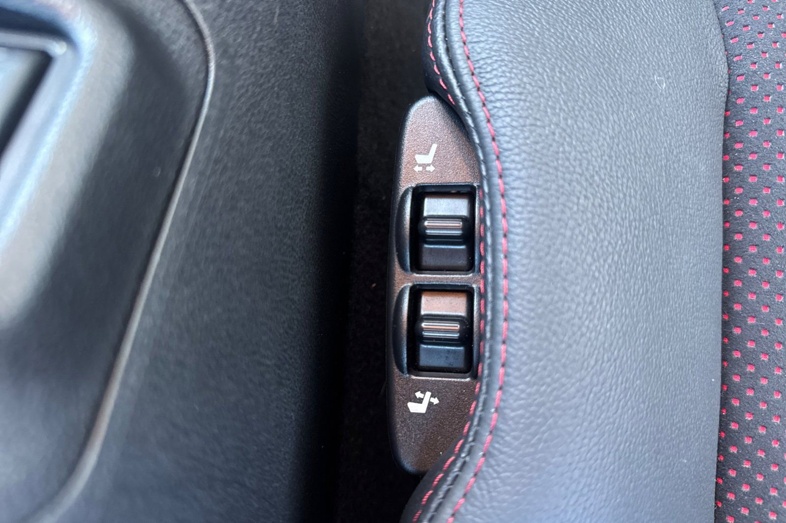 Used 2020 Nissan 370Z Coupe RWD image 23
