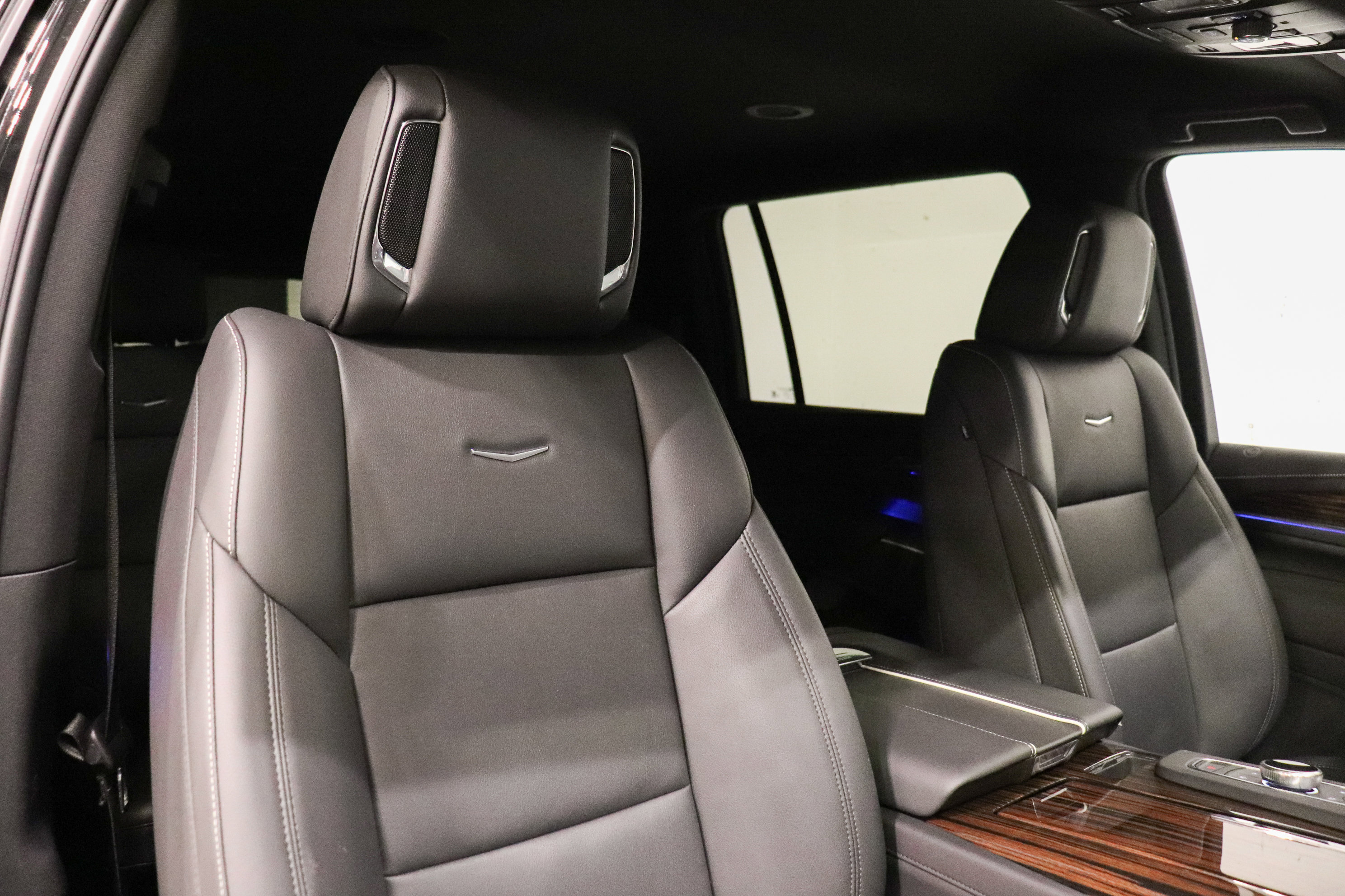 Certified 2022 Cadillac Escalade ESV Luxury AWD/4WD image 16