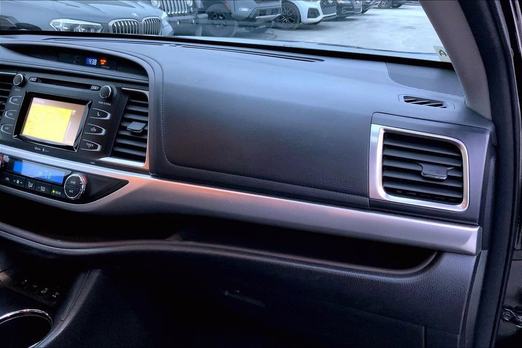 Used 2015 Toyota Highlander LE image 18