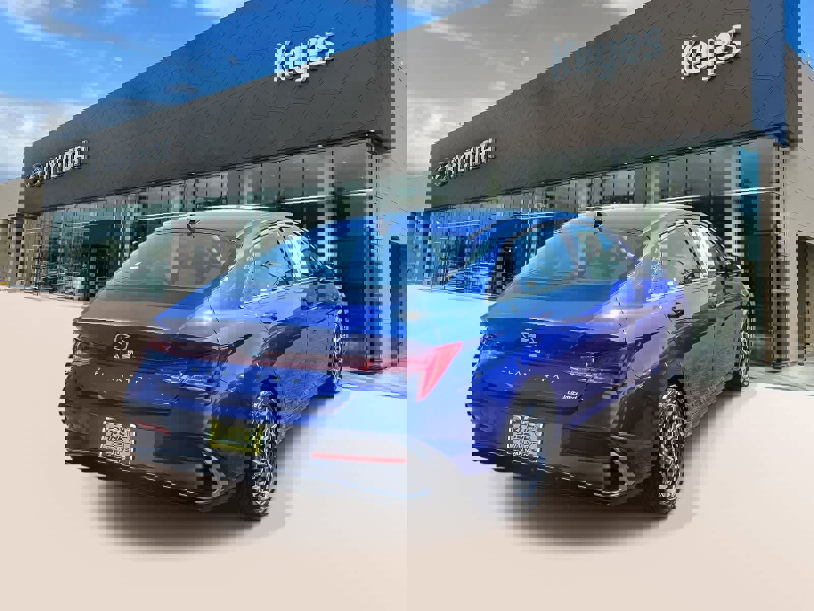 Used 2025 Hyundai Elantra Limited image 4