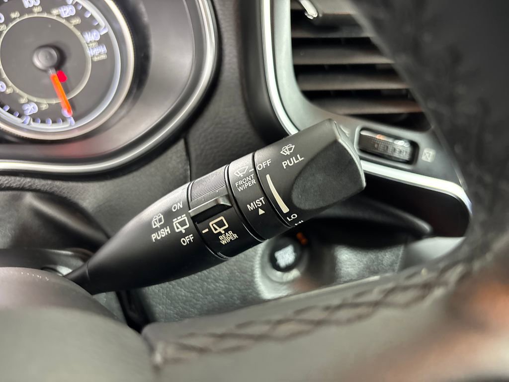 Used 2020 Jeep Cherokee Latitude Plus image 16