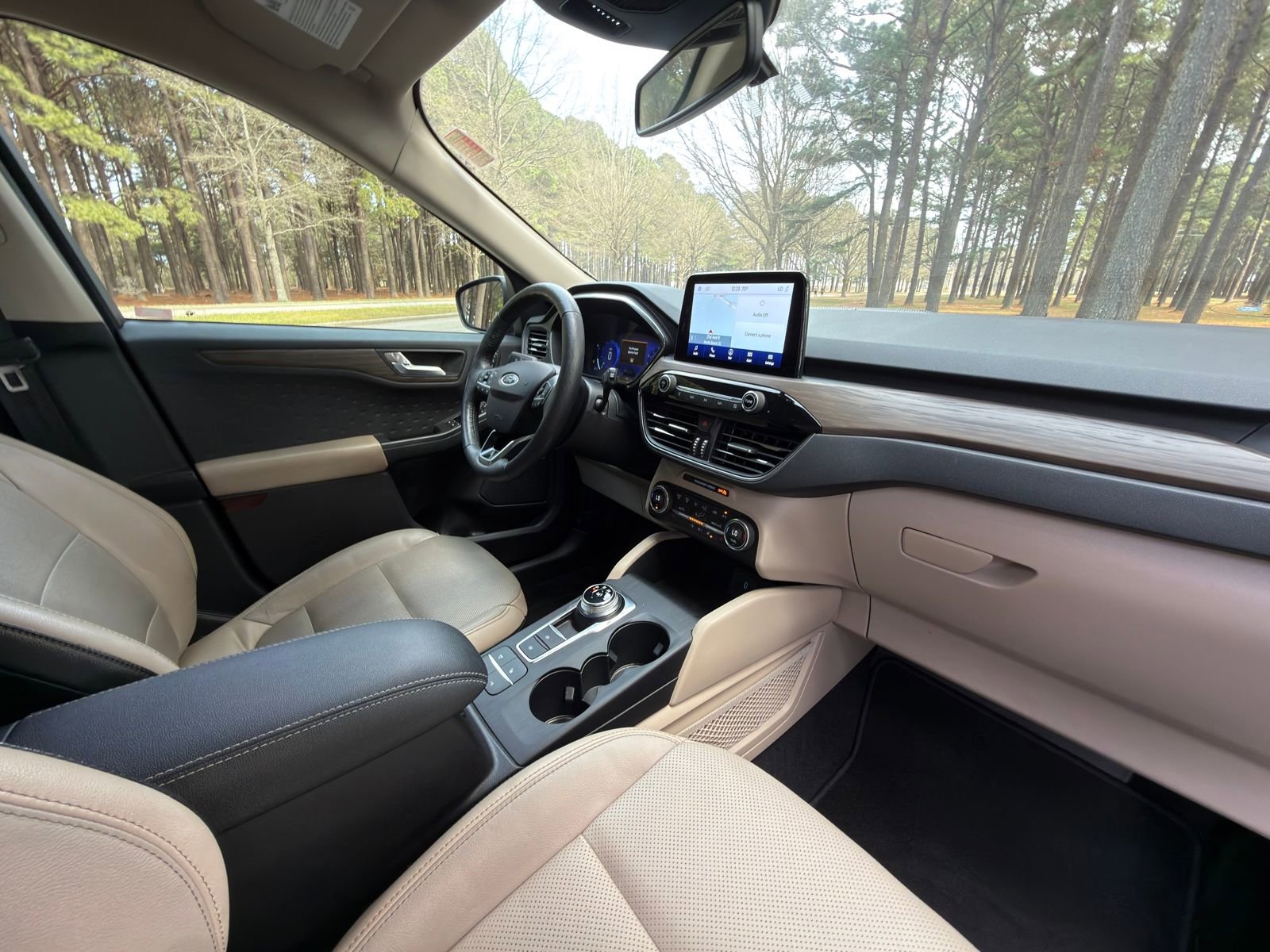 Used 2020 Ford Escape Titanium image 18