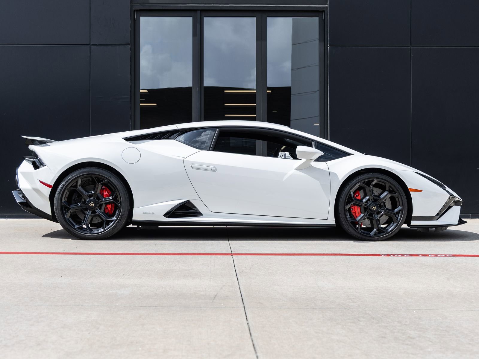 Used 2023 Lamborghini Huracan Tecnica RWD image 11