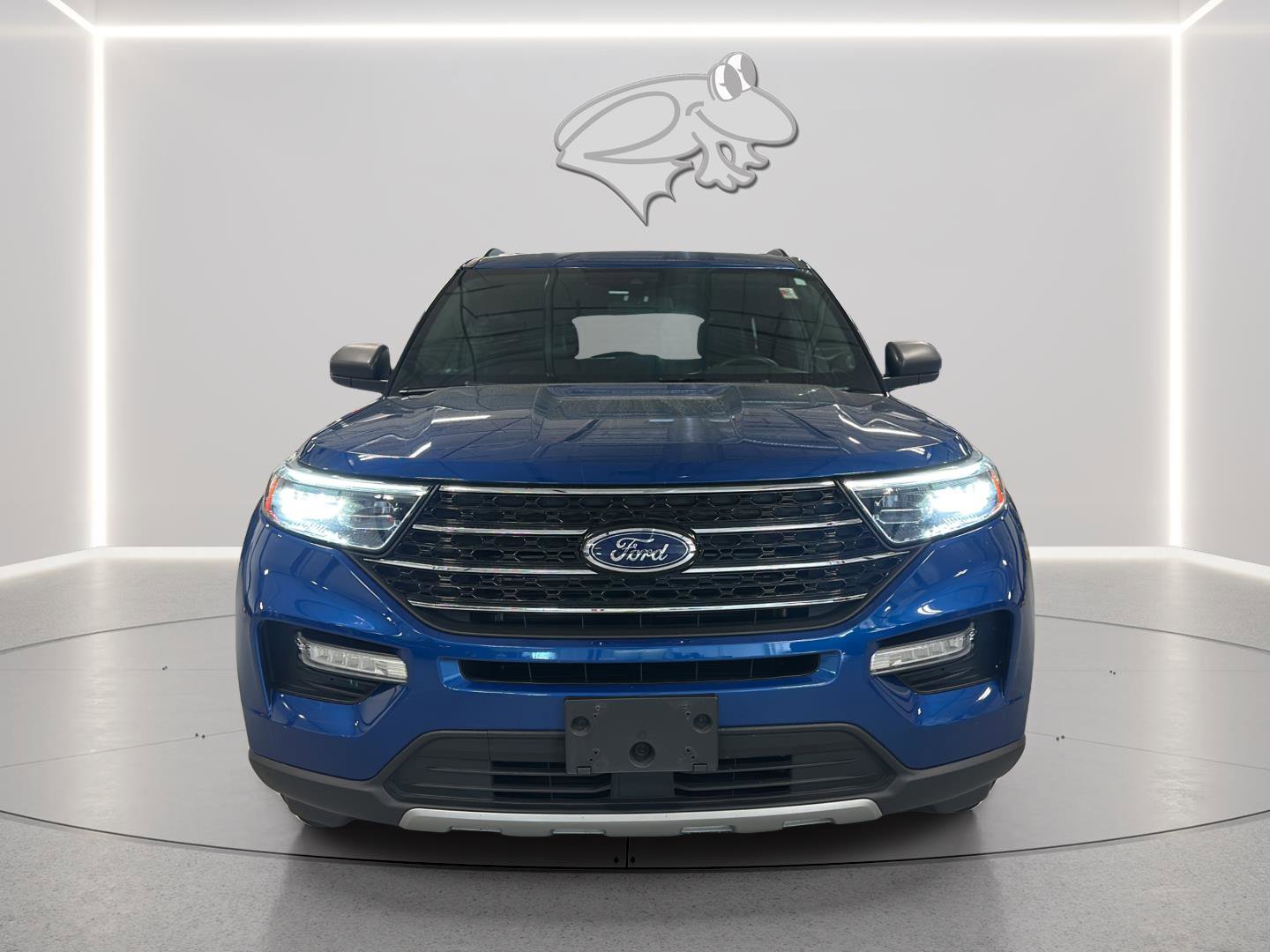 Used 2020 Ford Explorer XLT w/ Equipment Group 202A image 2