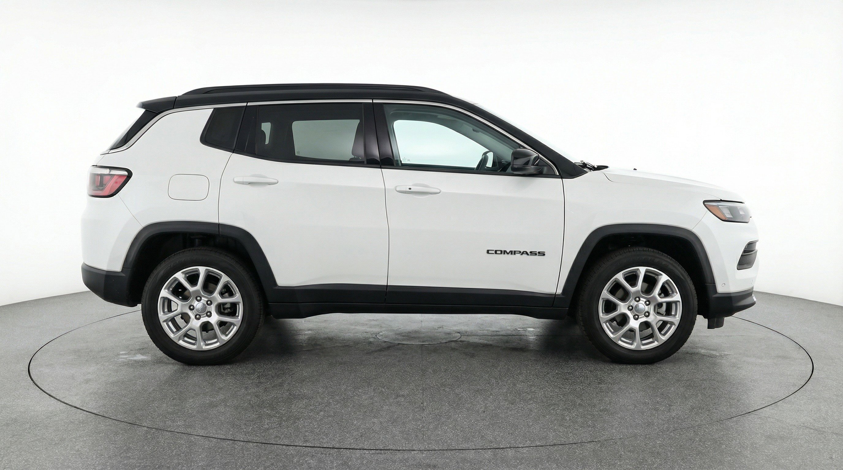 Used 2025 Jeep Compass Limited AWD/4WD image 11