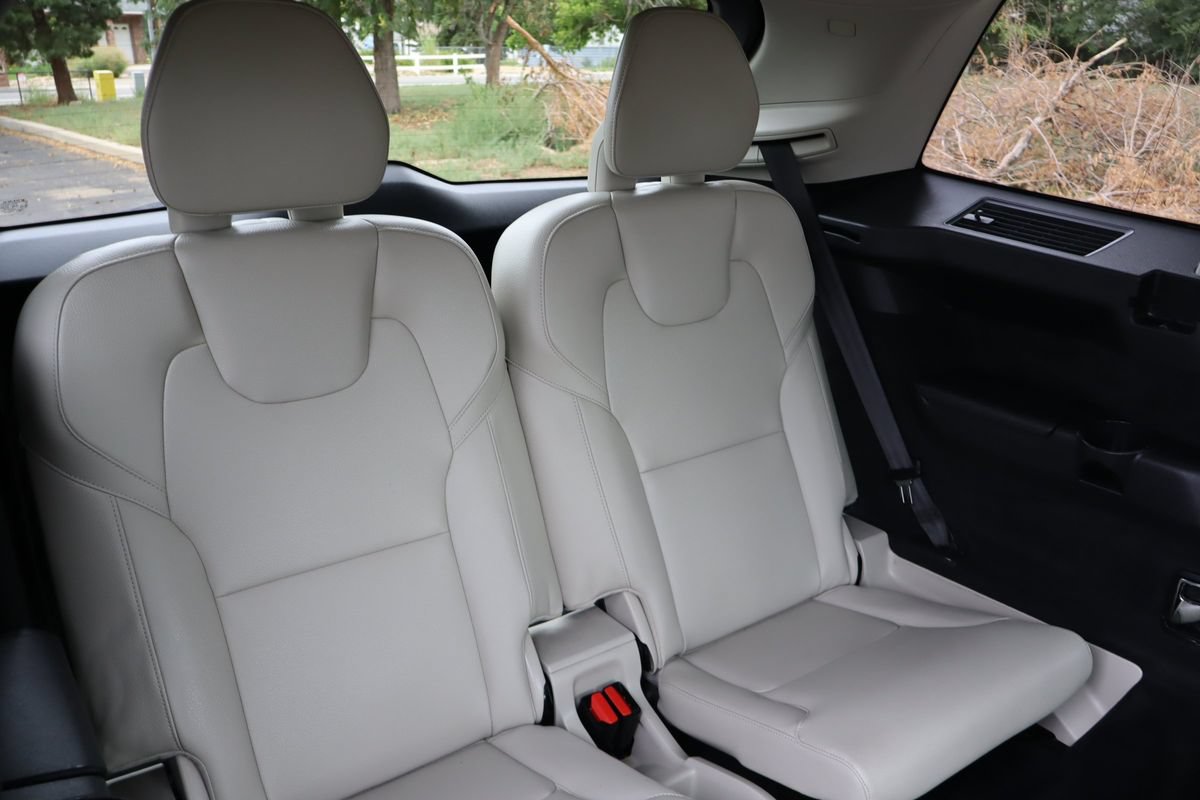 Used 2016 Volvo XC90 T6 Momentum w/ Momentum Plus Package AWD/4WD image 22