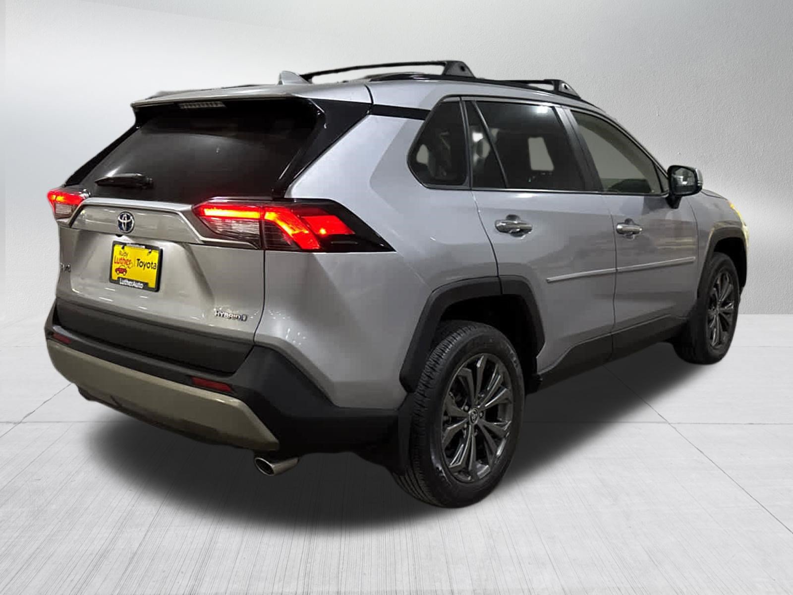 Certified 2022 Toyota RAV4 Limited AWD/4WD image 6