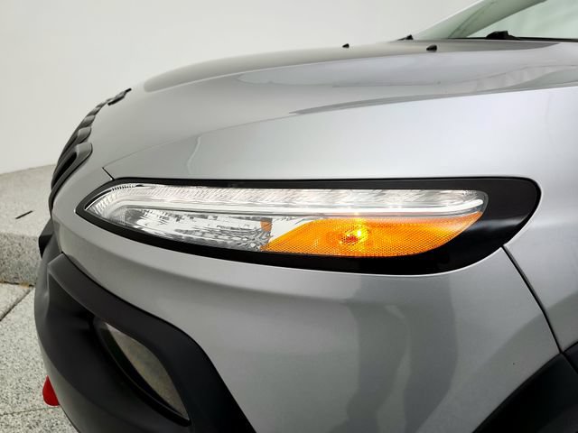 Used 2015 Jeep Cherokee Trailhawk w/ Cold Weather Group AWD/4WD image 26