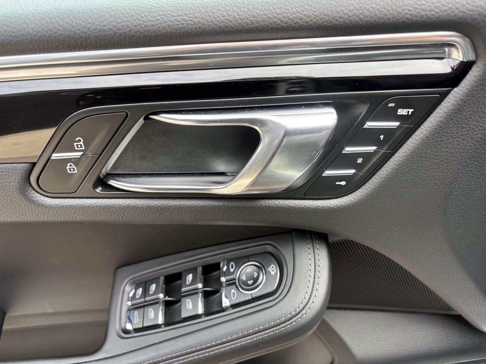 Used 2025 Porsche Macan Turbo AWD/4WD image 24