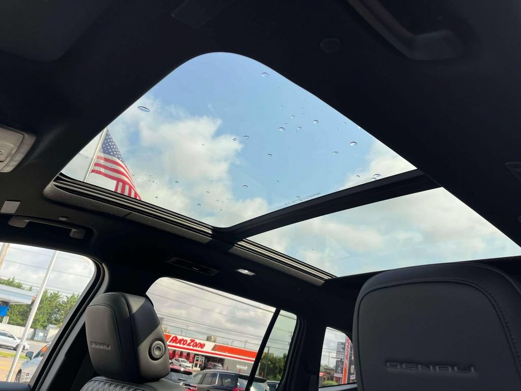 New 2027 GMC Acadia Denali w/ LPO, Floor Liner Package AWD/4WD image 32