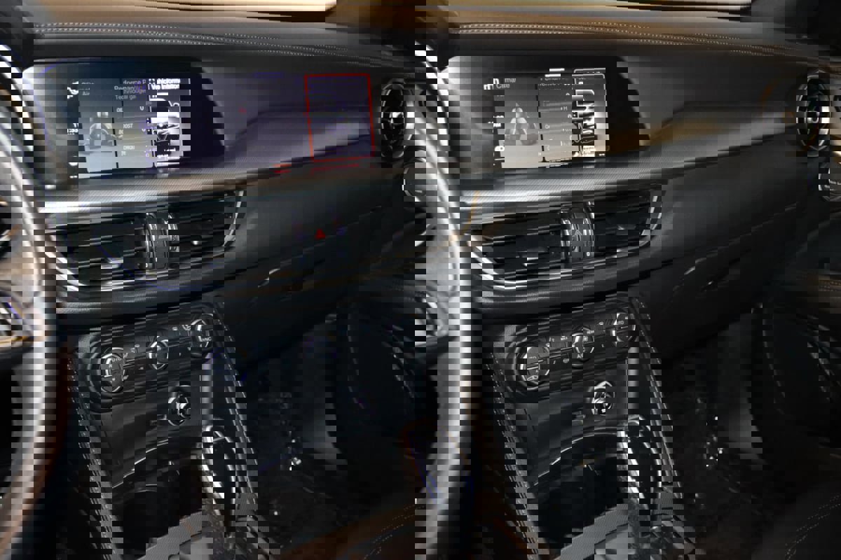 Used 2024 Alfa Romeo Stelvio Veloce image 52