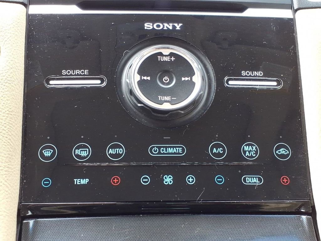 Used 2017 Ford Taurus Limited FWD image 18