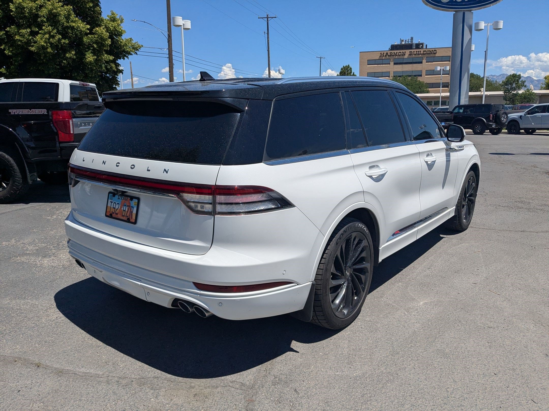 Used 2021 Lincoln Aviator Reserve AWD/4WD image 3
