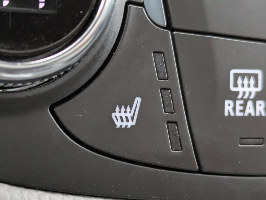 Used 2020 Chevrolet Equinox Premier image 24