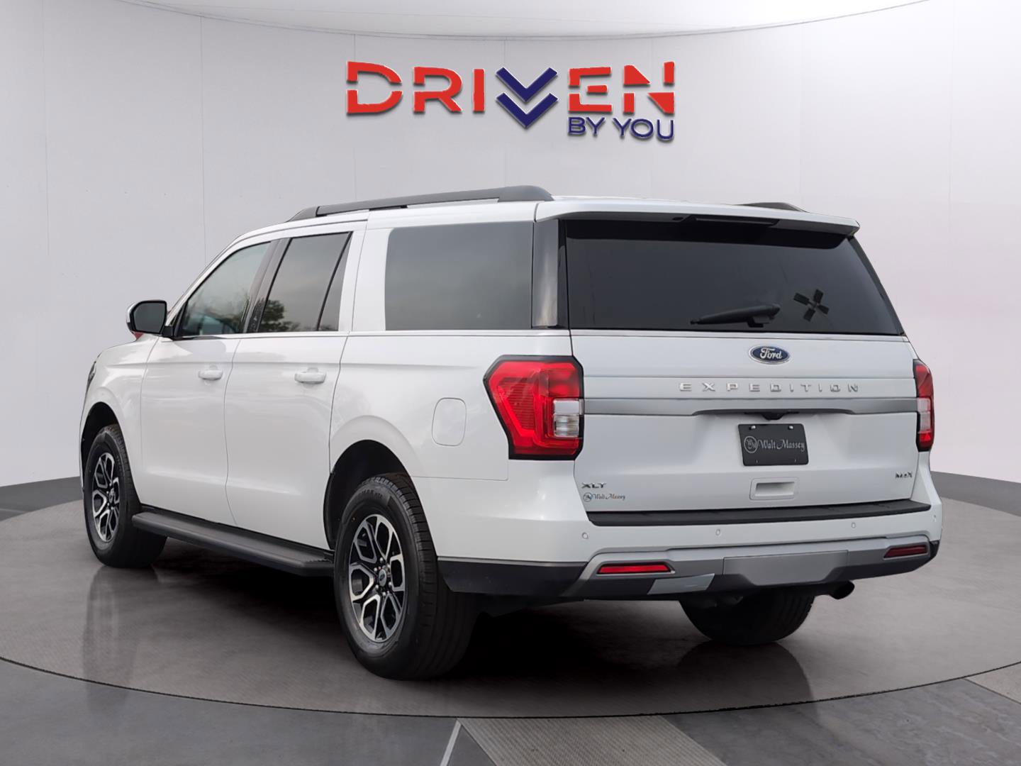 Used 2024 Ford Expedition Max XLT image 3