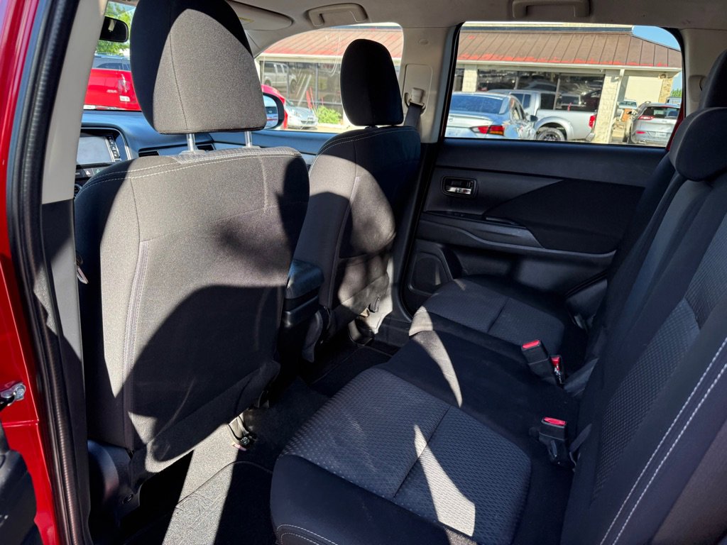 Used 2018 Mitsubishi Outlander ES image 13